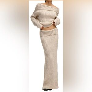 Elegant Cream Knit Skirt. It’s new but there’s a little hole in the skirt